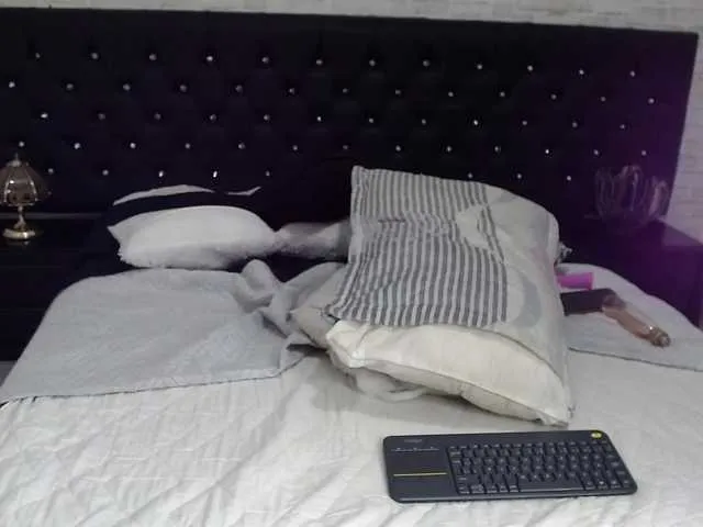Live sex webcam photo for MeganHills #269128768