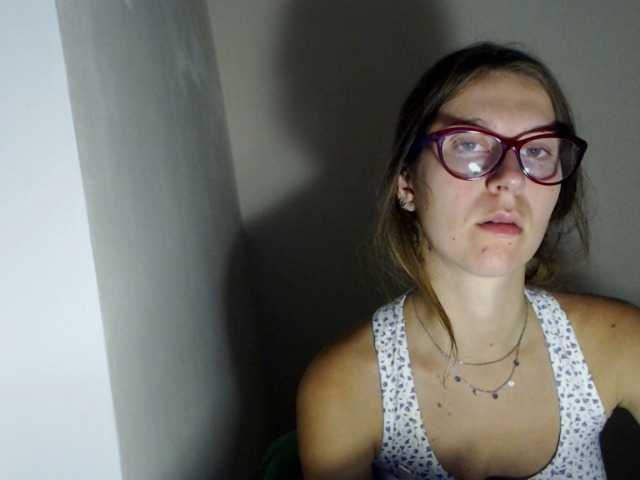 Live sex webcam photo for Emmi-li #269144198