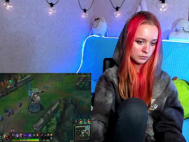 Live sex webcam photo for KiraLiLime #287990116