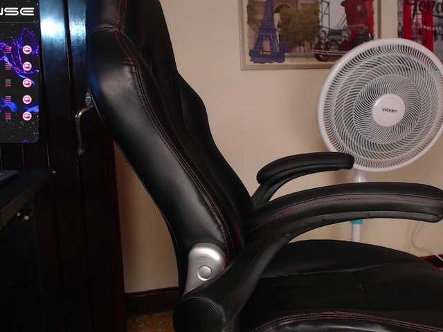 Live sex webcam photo for chloe-rosse #269134798