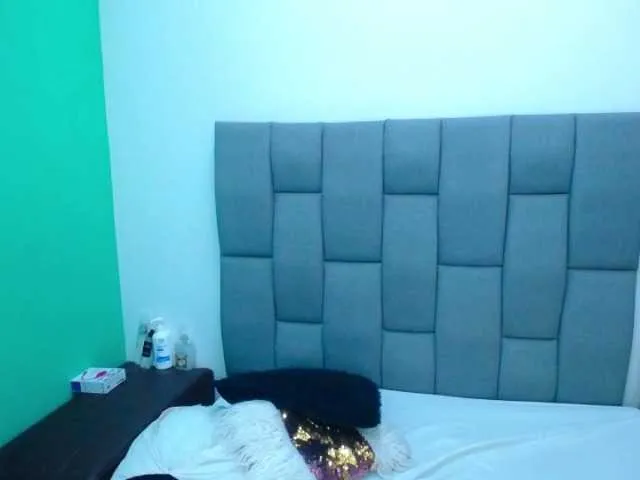 Live sex webcam photo for SophiaThomson #269135231