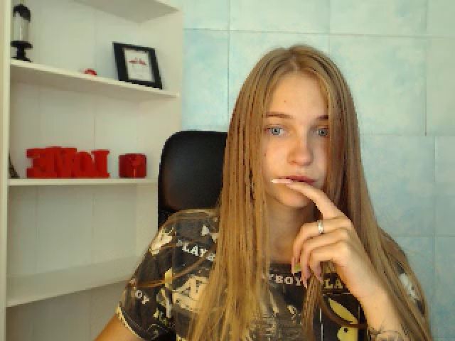 Live sex webcam photo for SshyTeen #269133392