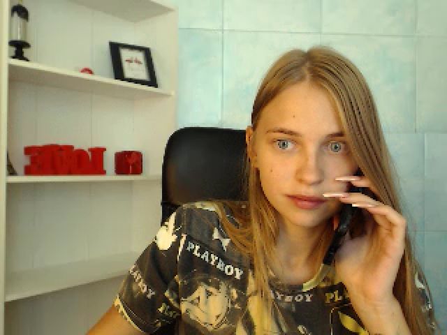 Live sex webcam photo for SshyTeen #269136275