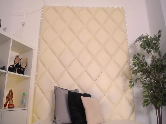 Live sex webcam photo for Tracylowe #269132227