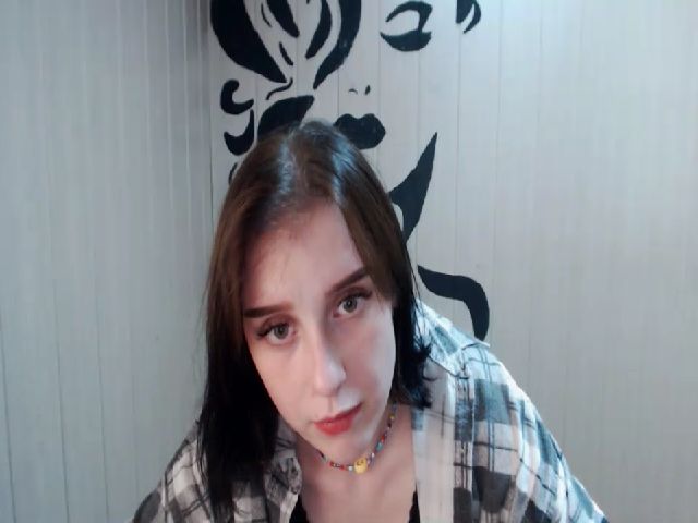 Live sex webcam photo for KriisSweet #269146978