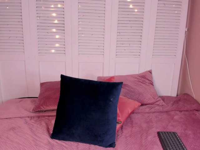 Live sex webcam photo for zoe-wils #269134936