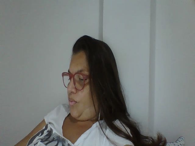 Live sex webcam photo for SweetLola01 #269133165