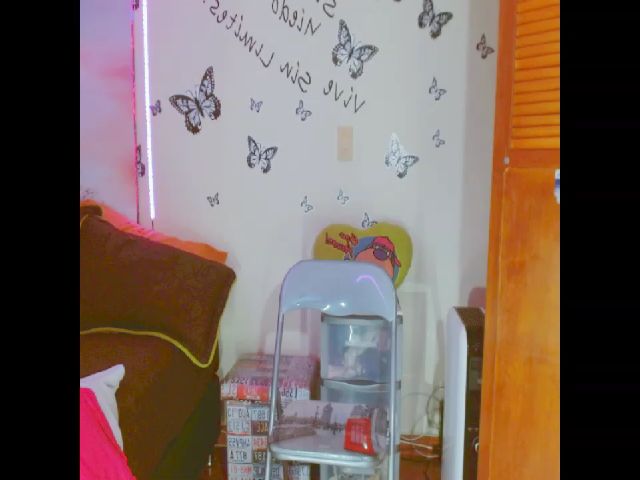 Live sex webcam photo for Salomesweet69 #287861620