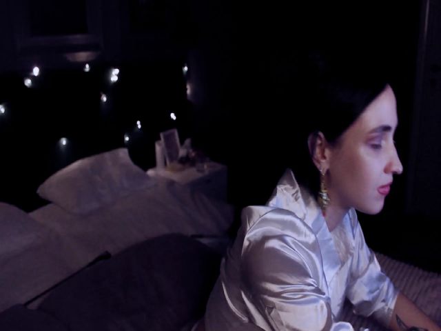 Live sex webcam photo for VictoriaLein #269132087