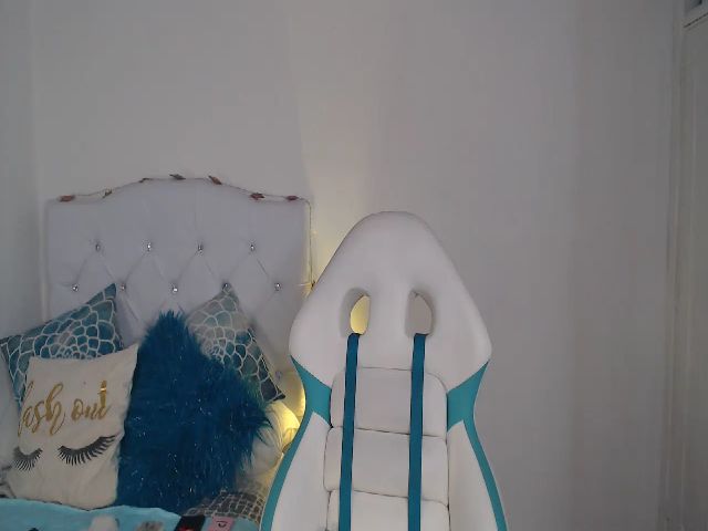 Live sex webcam photo for Charlotteh0 #269132238