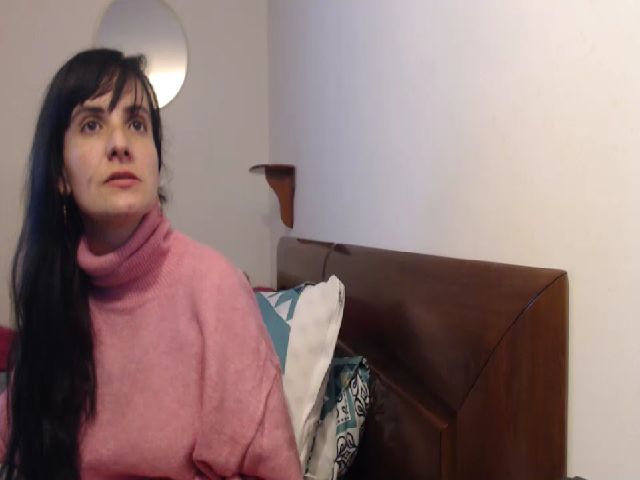 Live sex webcam photo for isabellazee2 #269131081