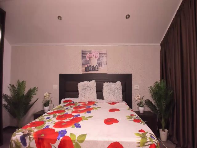 Live sex webcam photo for ErikaGold #269131721