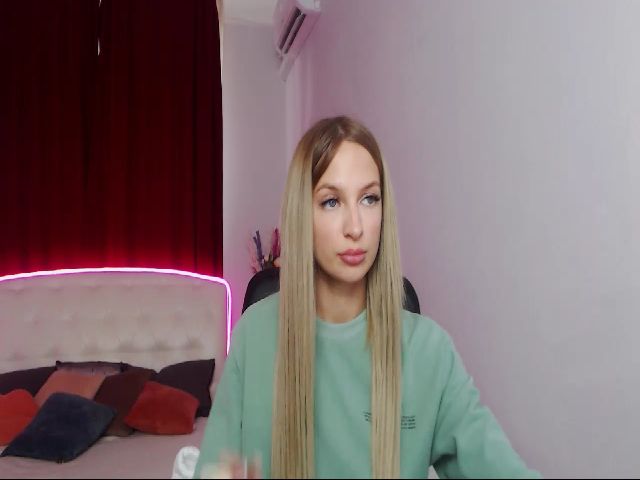 Live sex webcam photo for SophiePark #269139842