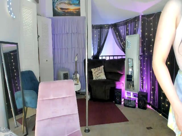 Live sex webcam photo for PetiteJewel #269137794