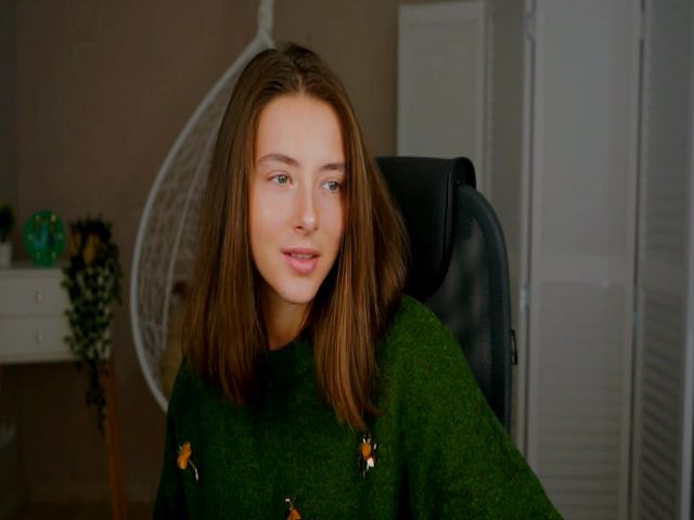 Live sex webcam photo for GloriaElmers #269136629