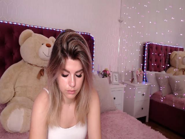 Live sex webcam photo for DOMINICA_MINI #269135716