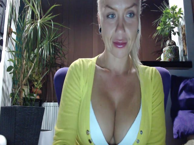 Live sex webcam photo for Sasha_Green #269147727