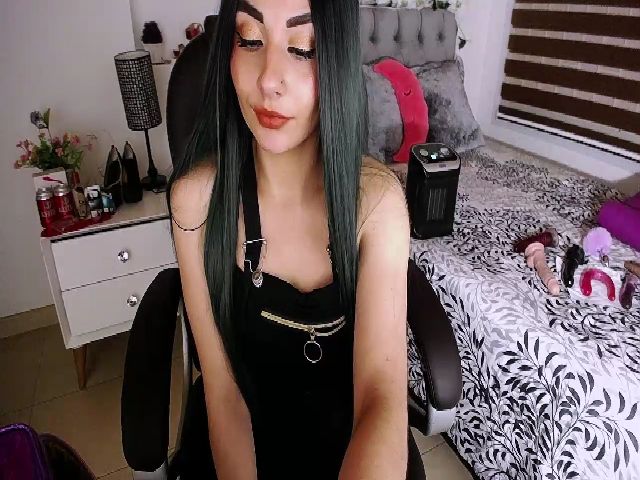 Live sex webcam photo for Cristal_19 #269135491