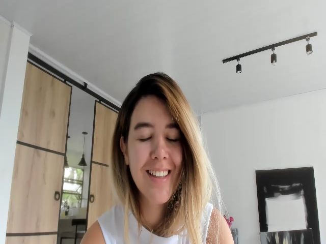 Live sex webcam photo for LauraVega #269141662