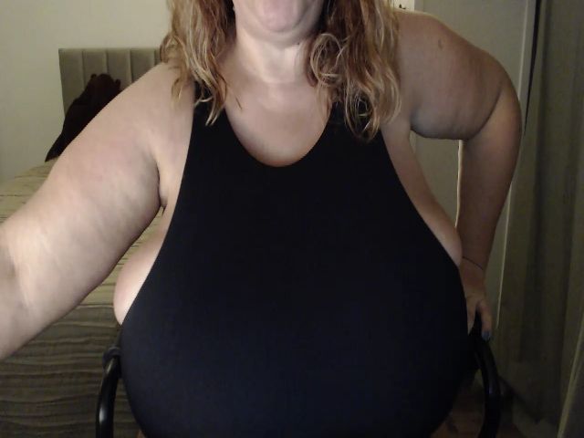 Live sex webcam photo for SexyJulie #269145430