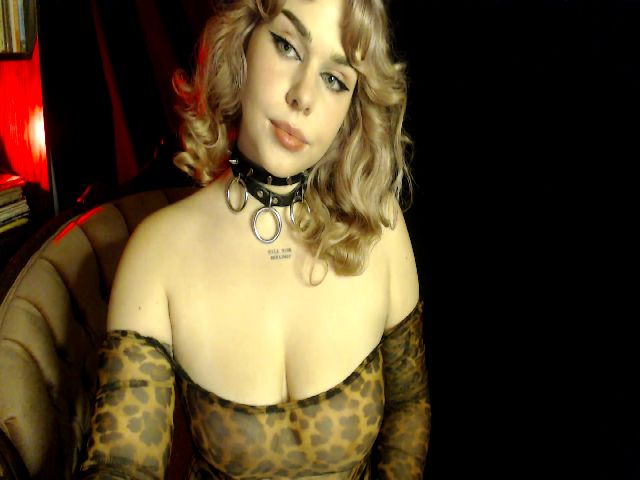 Live sex webcam photo for saintlilou #269132873