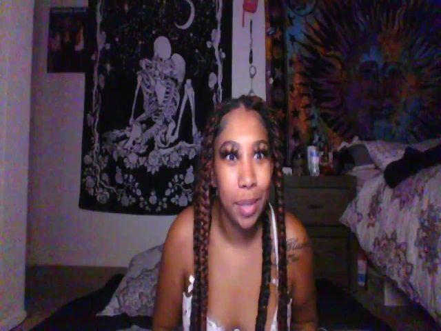 Live sex webcam photo for hennyhoneypot #269134916