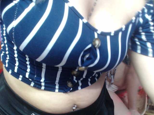 Live sex webcam photo for xxxbitcheshot #269134309