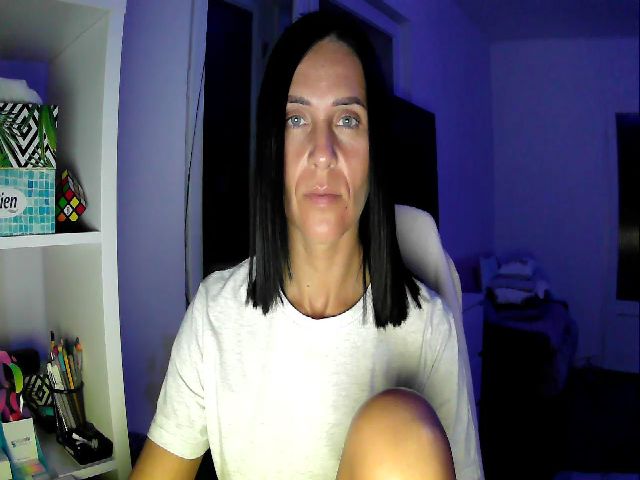Live sex webcam photo for Beatrice_18 #269143123