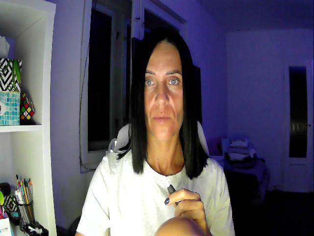 Live sex webcam photo for Beatrice_18 #269146137