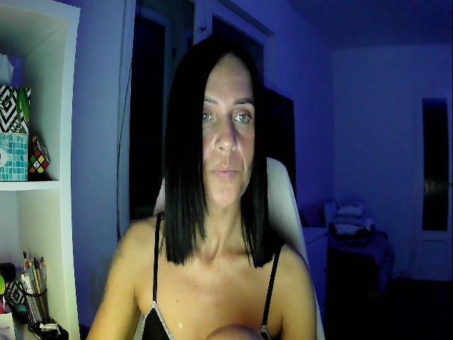 Live sex webcam photo for Beatrice_18 #269147475