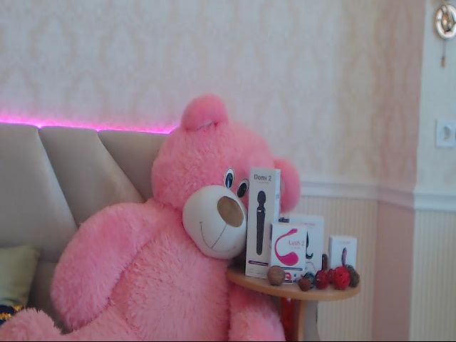 Live sex webcam photo for GinaLewis #269136780