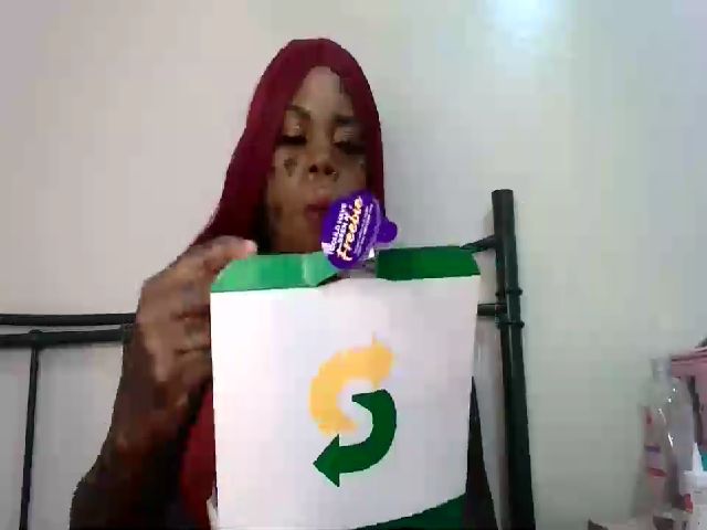 Live sex webcam photo for inkdchocolate #269143062