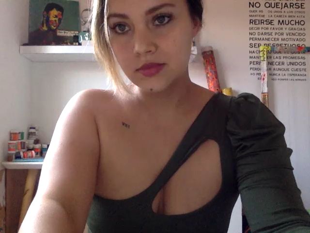 Live sex webcam photo for Alicenicolle #269145552