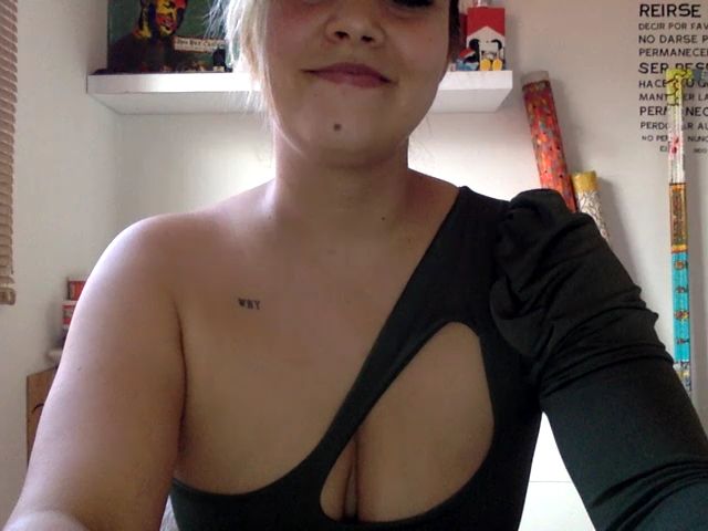 Live sex webcam photo for Alicenicolle #269146050