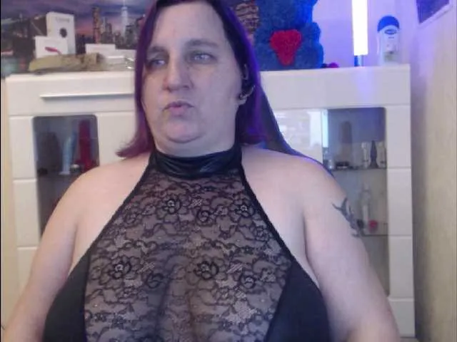 Live sex webcam photo for DrachenLady39 #269161387