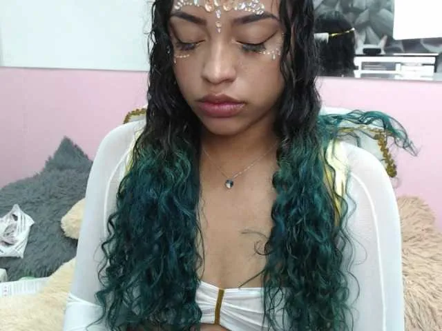 Live sex webcam photo for Angeluxxx #269161753