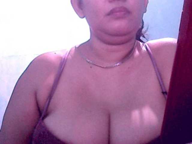 Live sex webcam photo for wildmom4u #269157729