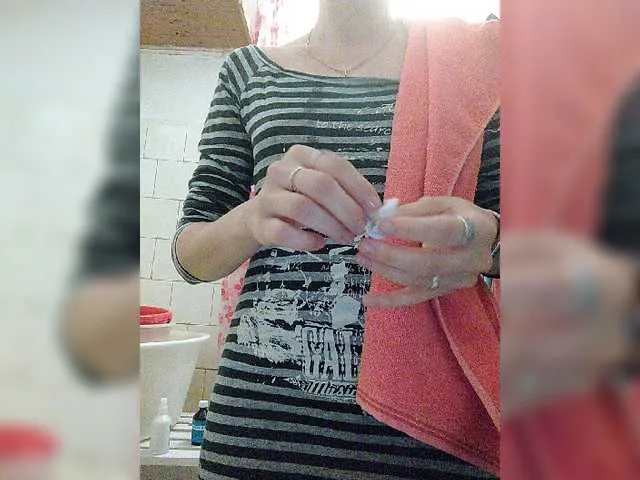 Live sex webcam photo for Alenushka888 #269153337