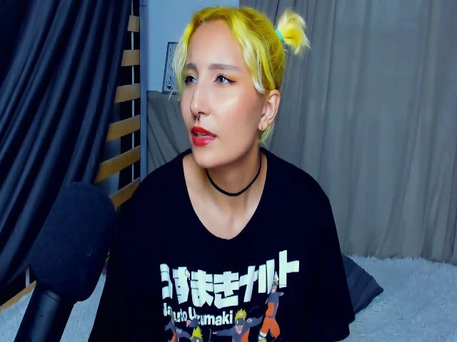 Live sex webcam photo for KarenIo #269160549