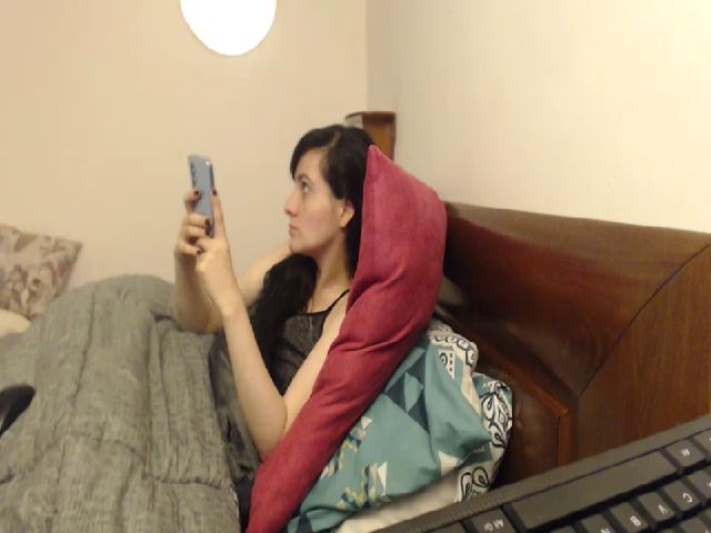 Live sex webcam photo for isabellazee2 #269152633