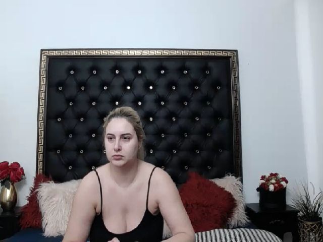 Live sex webcam photo for MiraHaze #269159139