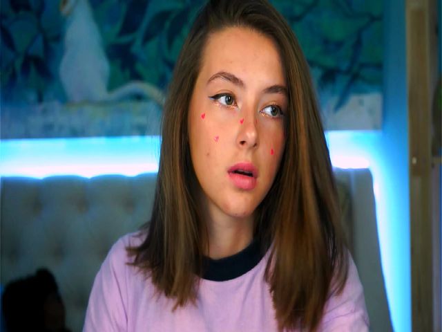 Live sex webcam photo for GloriaElmers #269156317