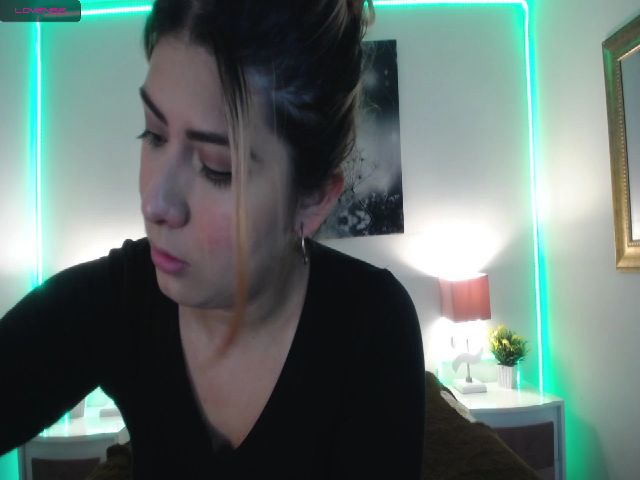 Live sex webcam photo for NicolSaenz #269157950