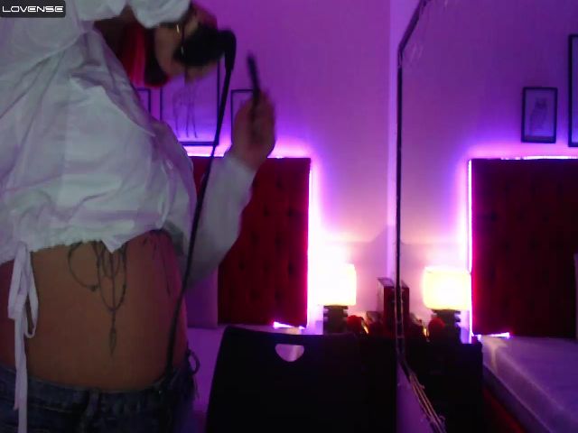 Live sex webcam photo for Shantalsweet #269158728