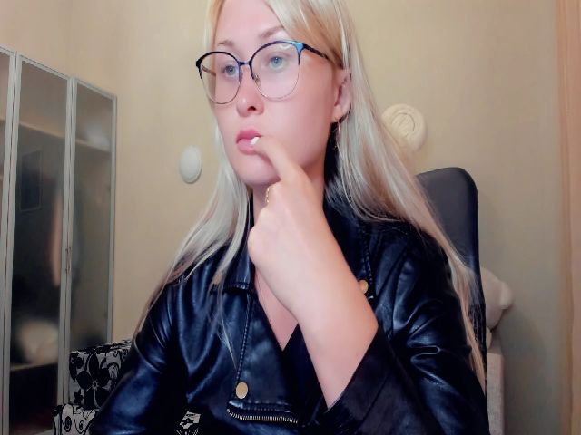 Live sex webcam photo for Mistress_Eva_ #269155869