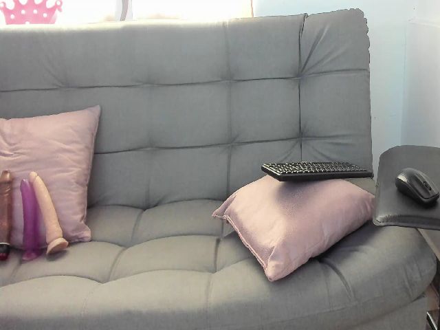 Live sex webcam photo for Violet21_ #269163296