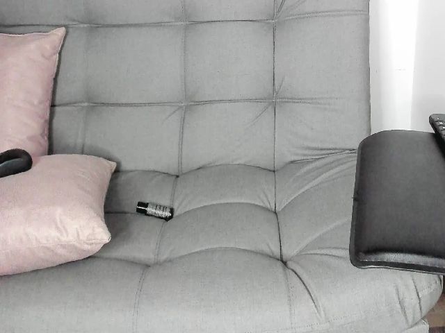 Live sex webcam photo for Violet21_ #269164767