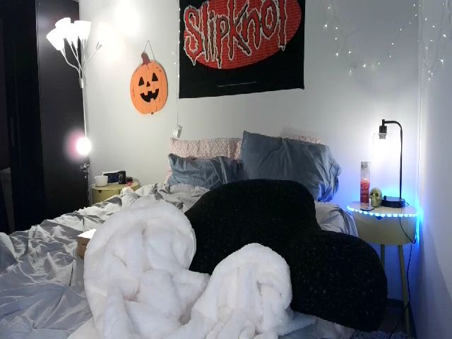 Live sex webcam photo for Strawberrrri1 #269152473