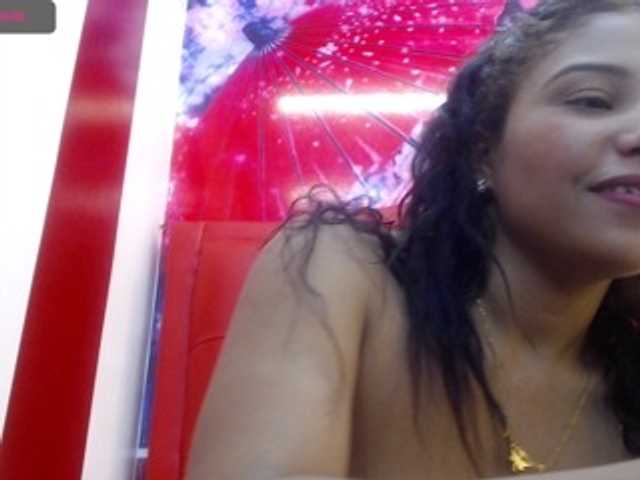 Live sex webcam photo for KathyDams #269150363