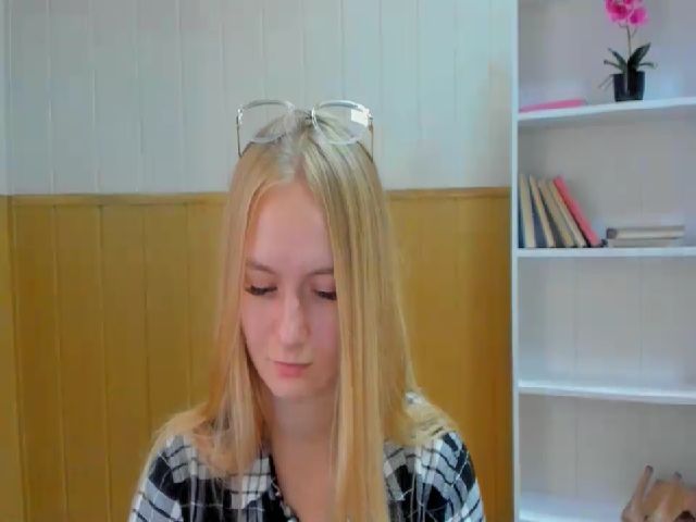 Live sex webcam photo for EmillyWillis #269152736